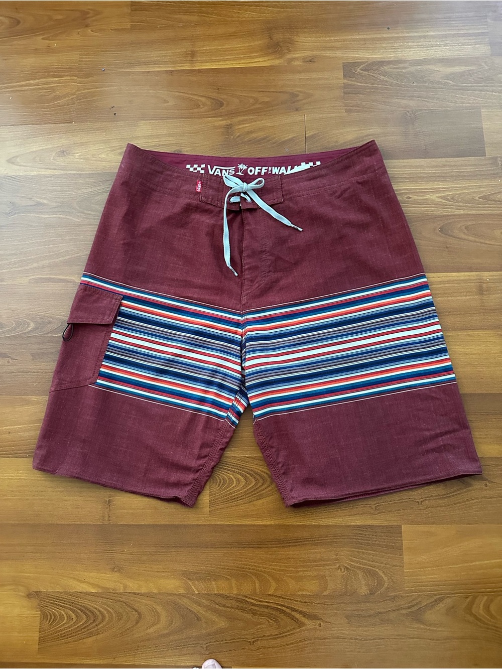 Vans Men‘s Boardshorts In Color Burgundy and some Stripes Size 34